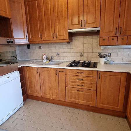 Apartmanhaz 2-6 Fonek Apartment Pecs Bagian luar foto